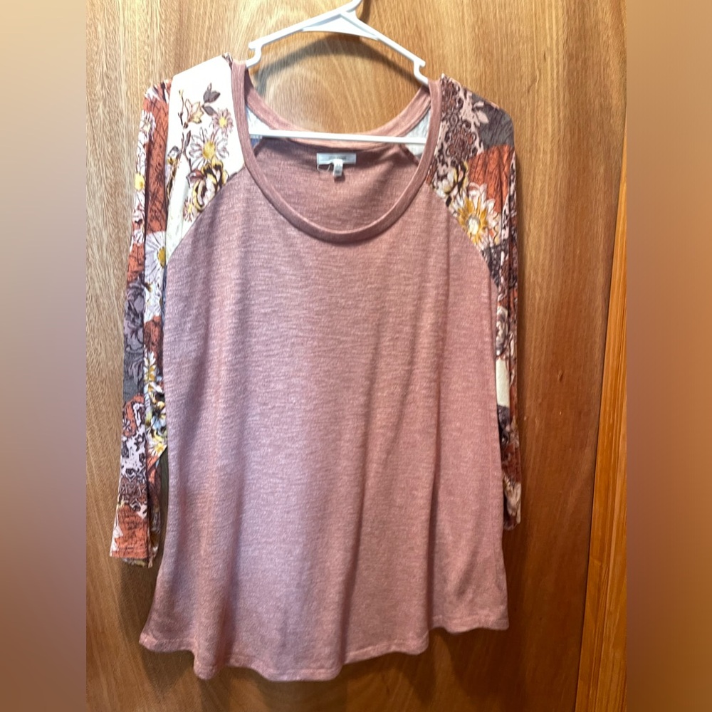 Maurice’s Lady’s top.   XL